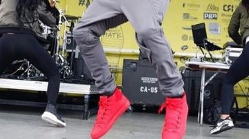 Les baskets rouges Balenciaga de Bryshere Y. Gray aka Yazz The Greatest aux ADL's Walk Against Hate 2016