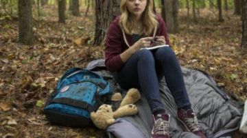 The Vans shoes bordeaux rising in The 5th Wave