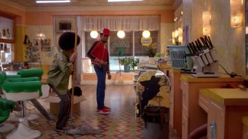 Les baskets Puma Suede rouges de Shaolin Fantastic (Shameik Moore) dans The Get Down S01E04