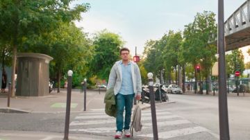 The sneakers of Reuben (Kev Adams) in Gangsterdam