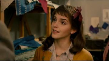 El nudo del pelo de Lucy (Emma Watson) en My Week With Marilyn