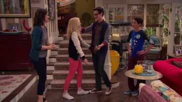 the converse bordeaux Joey Rooney (Joey Bragg), in Liv and Maddie