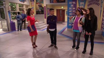 the black sneakers tips white the girlfriend of Joey Rooney in Liv and Maddie
