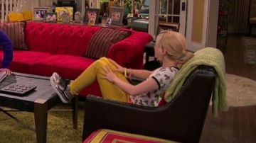 the vans sk8 gold Maddie Rooney (Dove Cameron) in Liv and Maddie