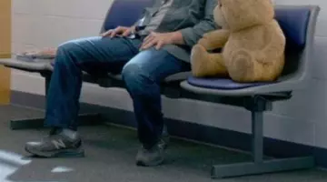 Sneakers New Balance version 990 gl3 of Mark Wahlberg in Ted 2