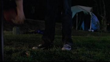 Les chaussures Converse de Wade (Jared Padalecki) dans La maison de cire