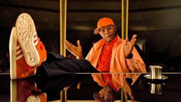 Las zapatillas Adidas naranjas de Richmond Valentine (Samuel L. Jackson) en Kingsman
