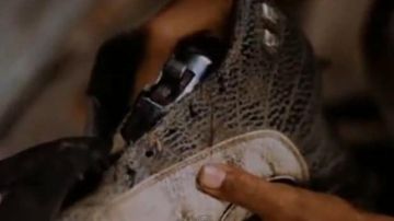 Les chaussures Air Jordan grises abîmées dans le film Shottas