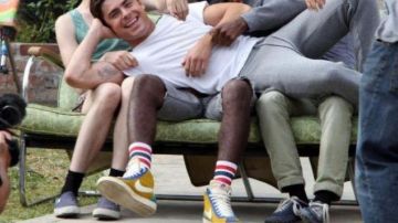 The Nike sb blazer yellow of Zac Efron in Our worst neighbors