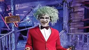 Michael Keaton Beetlejuice 2024 Traje rojo usado por Beetlejuice (Michael Keaton) en Beetlejuice Beetlejuice