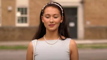 Catbird Jewely Daisy Poem Necklace in April & Catbird Jewelry Hundred Summers Charm Necklace worn by Isabel 'Belly' Conklin (Lola Tung) as seen in The Summer I Turned Pretty (S03E06)