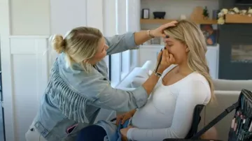 Chaqueta con flecos retro para mujer Wrangler usada por Holly como se ve en The McBee Dynasty: Real American Cowboys (S02E07)