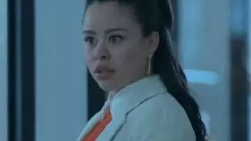 Good Trouble S05 Cierra Ramirez Blazer blanco de Mariana Foster (Cierra Ramirez) en Good Trouble (S05)
