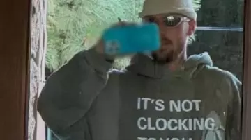 No está fichando para ti Sudadera con capucha usada por Justin Bieber en el video musical Justin Bieber: "No te estás dando cuenta de que estoy parado en el negocio ????" #celebrity #drama