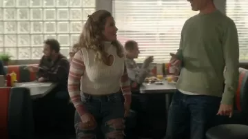 Pour l’amour et les citrons Rebecca Heart Sweater Vest porté par Judy Cooper (Jenna Lamia) comme on le voit dans Resident Alien (S04E10)