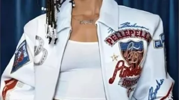 Chaqueta bomber de The Tonight Show usada por Alicia Keys como se ve en The Tonight Show Starring Jimmy Fallon