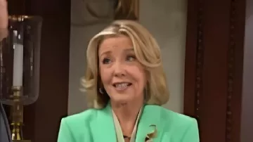 Ce costume vert porté par Nikki Reed Newman (Melody Thomas Scott) dans Les Feux de l’Amour (S52E127)