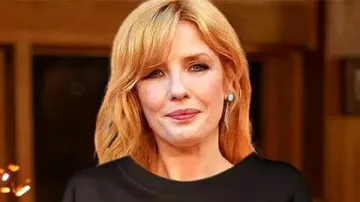 Yellowstone Beth Dutton Christmas Lover Black Sweatshirt of Beth Dutton (Kelly Reilly) in Yellowstone (S03)