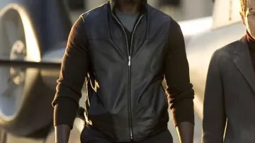 Chaqueta de suéter de cuero de Albert Laurent (Djimon Hounsou) en La isla