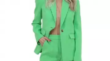 El traje verde de Young and the Restless usado por Melody Thomas Scott en el video de YouTube Melody Thomas Scott describe sus mejores experiencias de 40 años en Y&R
