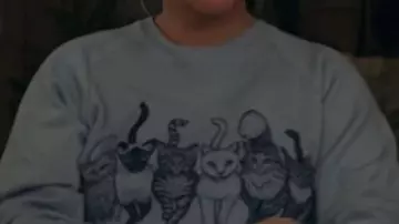 Amy Schumer Gray Graphic Sweatshirt worn by Lainy Newton (Amy Schumer) in Kinda Pregnant