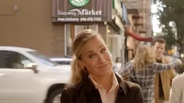 This Brown Coat worn by Carrie Bradshaw (Sarah Jessica Parker) in And Just Like That… (S03E12)