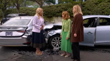 Cinq a Sept Hester Falda de mezclilla de línea A con pespuntes usada por Leanne (Leanne Morgan) como se ve en Leanne (S01E15)