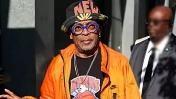NYC 2025 Veste orange portée par Spike Lee dans un appartement de 1750 $ à New York