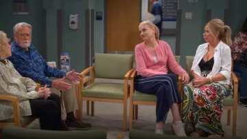 Trina Turk Alodia Falda larga con lazo en la parte delantera usada por Leanne (Leanne Morgan) como se ve en Leanne (S01E16)