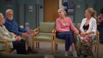 Trina Turk Alodia Falda larga con lazo en la parte delantera usada por Leanne (Leanne Morgan) como se ve en Leanne (S01E16)