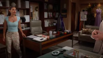 Le jean boyfriend imprimé The Kooples porté par Laneya Grace (Electra Forrester) tel qu’on le voit dans The Bold and the Beautiful le 15 août 2025