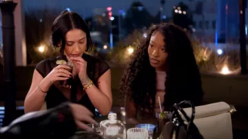 Pochette Jacquemus La Pochette Rond Carré portée par Serena Page vue dans Love Island : Beyond the Villa (S01E02)