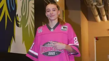 Sudadera rosa Paige Bueckers Wisdom Of Age