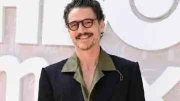 Celebración de nominados al Emmy de HBO Max Blazer negro usado por Pedro Pascal en Pedro Pascal en la celebración de nominados al Emmy de HBO Max. #pedropascal