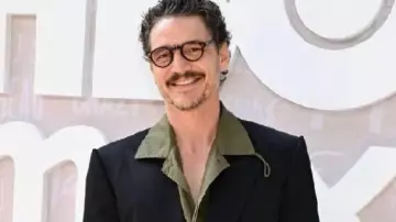 Celebración de nominados al Emmy de HBO Max Blazer negro usado por Pedro Pascal en Pedro Pascal en la celebración de nominados al Emmy de HBO Max. #pedropascal