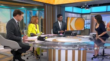 Fourreau Kerry Black Halo porté par Céline Gounder comme on le voit dans CBS Mornings le 12 août 2025