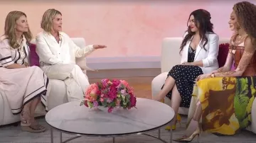 Pantalones de pierna ancha con cremallera lateral Lela Rose usados por Jenna Bush Hager como se ve en Today el 18 de agosto de 2025