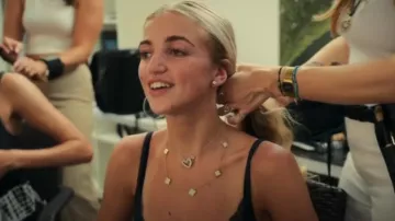 Van Cleef & Arpels Collier vintage Alhambra en or jaune et nacre porté par la princesse André comme on le voit dans The Princess Diaries (S01E03)