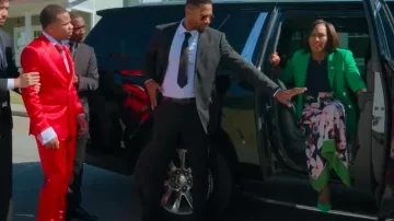 Vince Camuto Marine & Vert Multicolore Sans Manches Floral Écharpe Jupe Robe portée par Antoinette Dunkerson (Terri J. Vaughn) comme on le voit dans Miss Governor (S01E03)