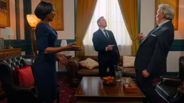 Robe midi noire Halo bleu marine ceinturée portée par Antoinette Dunkerson (Terri J. Vaughn) comme on le voit dans Miss Governor (S01E05)