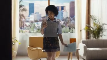 River Island Grey Knit Blouse Hybrid Shirt portée par Tess (Djouliet Amara) comme on le voit dans Irish Blood (S01E03)