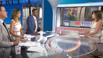 Gilet Ted Baker Vulpaw Boucle porté par Chloe Melas comme on le voit dans Today le 19 août 2025