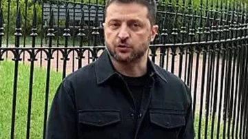 Blazer negro de Volodymyr Zelenskyy en la reunión Trump-Zelensky EN VIVO | Traje negro y apretones de manos: cómo Zelensky se redimió en la Casa Blanca