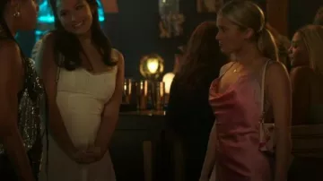 The Summer I Turned Pretty Small Wavy Shoulder Bag worn by Taylor Jewel (Rain Spencer) as seen in The Summer I Turned Pretty (S03E07)