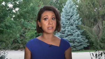 Vestido LK Bennett Tassa Cobalt usado por Lana Zak como se ve en CBS Mornings el 20 de agosto de 2025