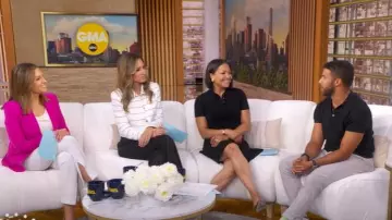 Pantalones de crepé Cinq a Sept Brianne Pintuck usados por Mary Bruce como se ve en Good Morning America el 21 de agosto de 2025