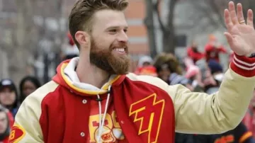 Harrison Butker Super Bowl KC Red Jacket en el gol de campo ganador del juego de Harrison Butker para ganar el Super Bowl