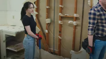 Jeans Levi's Ribcage usados por Rachel Brosnahan como se ve en Celebrity IOU (S10E01)