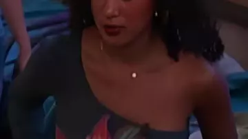 Ashley Hollis Floral One Shoulder Top porté par Ashley Hollis (Ashley Hollis) dans Big Brother (S26E39)