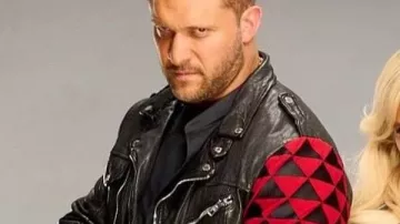 Chaqueta de Cuero Negra WWE Extreme Rules de Karrion Kross en Karrion Kross planea hacer que todos se enamoren y oren: Raw, Sept. 13, 2021